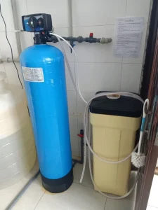 Industrial RO Pretreatment Water Softener 2200L Hour Flow Automatic Multiport Valve Control Protection