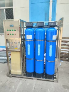 Integrated 500LPH RO System with 3 Stage Pretreatment Tank and Spare Parts Kit for Industrial Pure Water Production