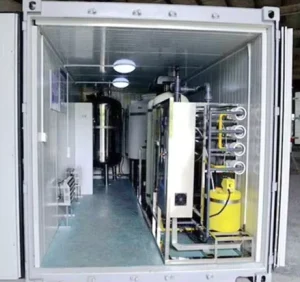 Mobile 6000L H Containerized RO UF Water Purification System with Storage Tank 1 Year Warranty 5kW 380V for Remote Areas
